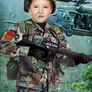 Мальчик в костюме военного